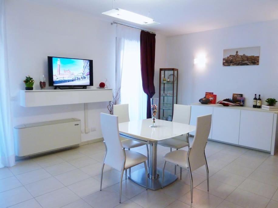 Modern & Strategic Apartment Siena Exteriér fotografie