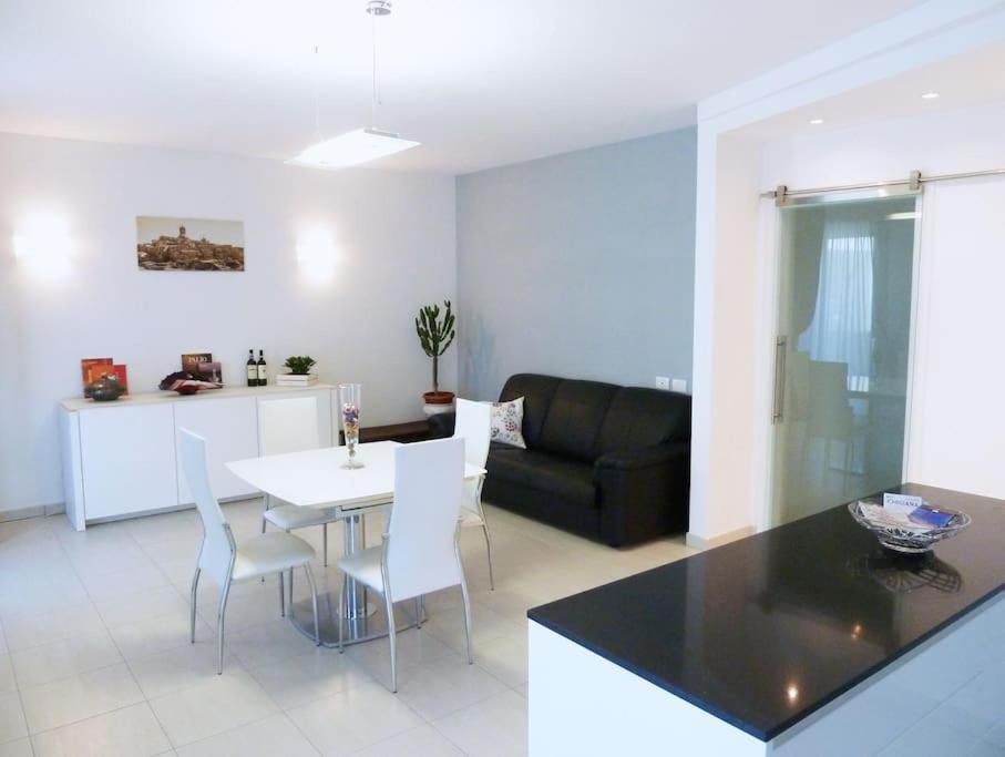 Modern & Strategic Apartment Siena Exteriér fotografie