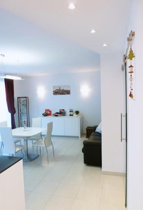 Modern & Strategic Apartment Siena Exteriér fotografie